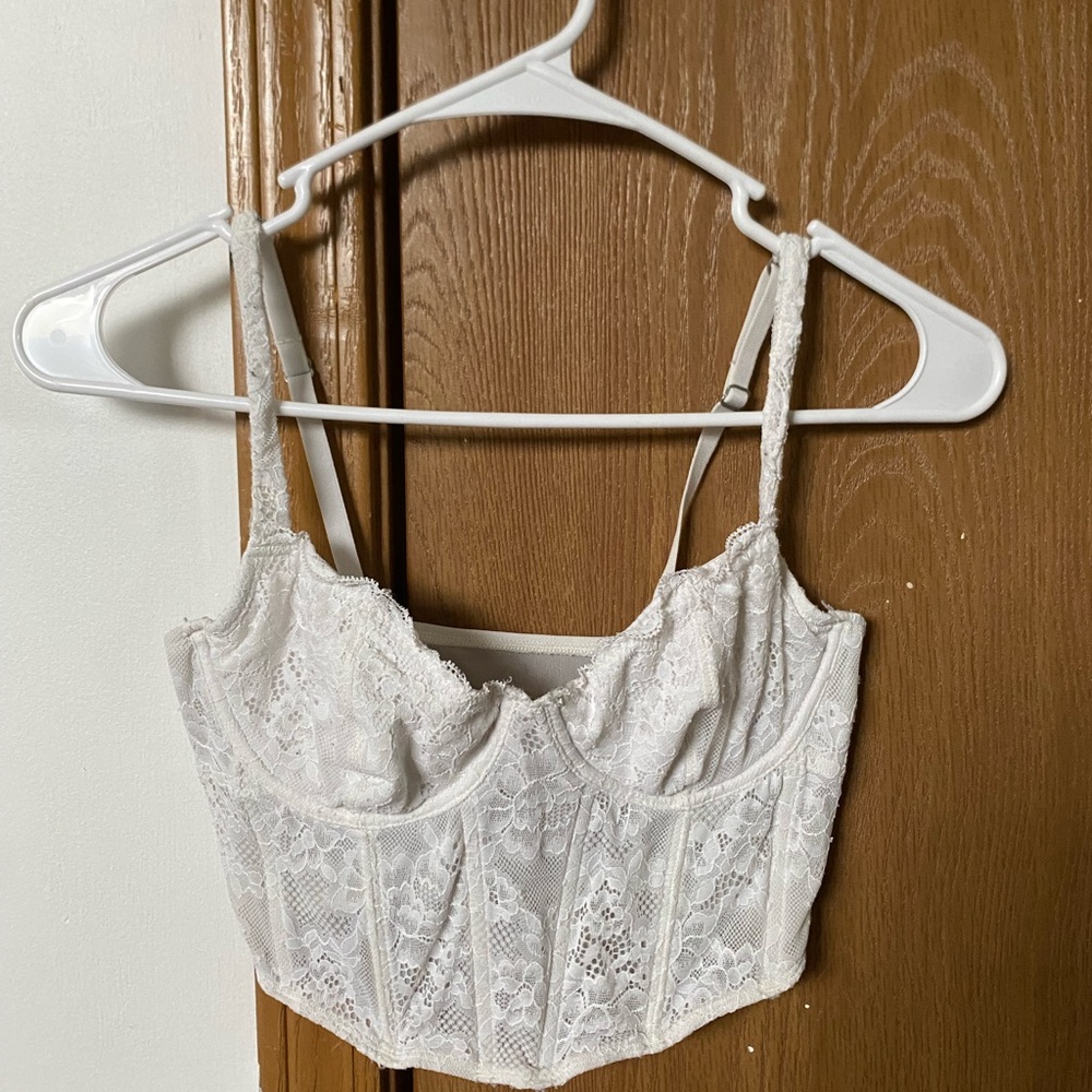 Elegant White Lace Bustier